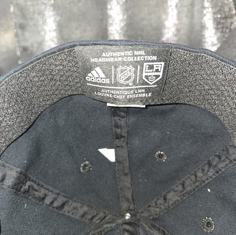Los Angeles Kings NHL Adidas Team Logo Black Fitted Slouch Cap Hat New - Picture 6 of 7